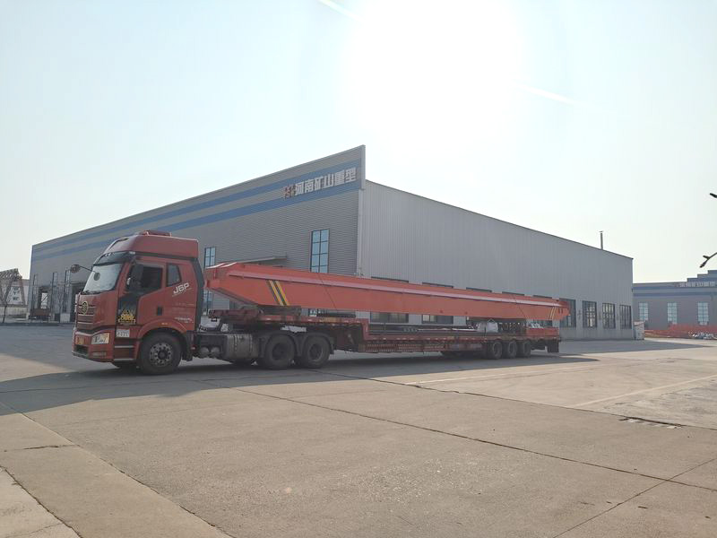 兩臺10噸跨度22.5米的電動單梁起重機，發往湖北黃岡